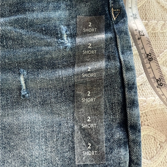 New! Edgely by Maurice’s Women's Medium Wash Distressed Jeans Size 2 Short - Picture 13 of 16